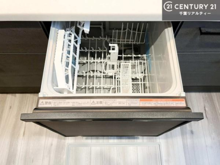 �L�b�`�� �H��@�t���̃L�b�`���ł��I�Z���������r��h�~�Ƃ��đ�ϊ��􂷂�֗��Ȏd�l�ł��I�r���g�C���Ȃ̂ŃL�b�`���̏ꏊ����炸�����X�y�[�X���L���g�����Ƃ��o���܂��I