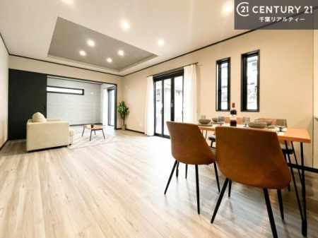 ���r���O �S�n�ǂ����r���O�͉Ƒ������R�ƏW�܂�܂��B�Ƒ��c�R�̎��Ԃ����������ł��B���Ƒ��ƁA����w�[���������Ԃ��߂��������ł��ˁB