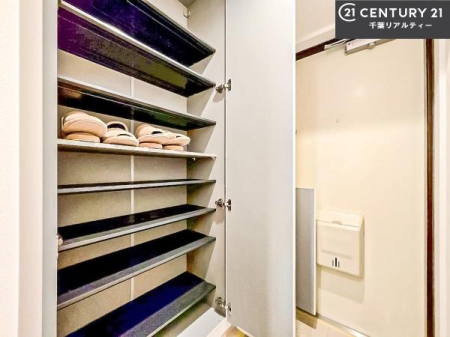 ���� �V���[�Y�{�b�N�X�t���Ȃ̂ŁA���ւ��Еt�����|�������₷���ł��I
�X�b�L���������ւŌ˂��J�����u�ԁA�������̂���S�n������Ԃ��o�}���Ă���܂��B
