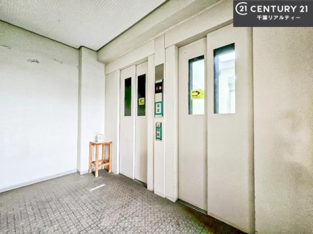 ���̑����p�� �G���x�[�^�[�����̃}���V�����ŁA�d���ו���x�r�[�J�[�̈ړ������K�B�����̐��������X���[�Y�ɂȂ�܂��B