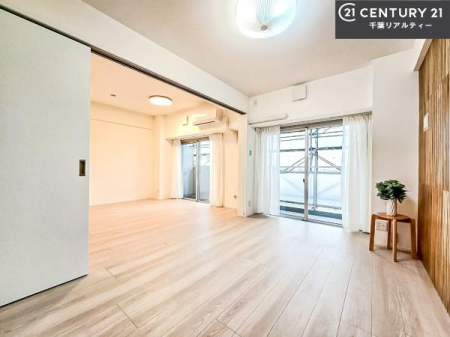 �m�� �o���R�j�[�ɖʂ��Ă���m���ł��B���邭�����肪����A���C����������ł��܂��I���N���āA�O�ɏo�Ĕw�L�т����[�ċz�����ǂ������}������邱�Ƃ��ł��܂��B