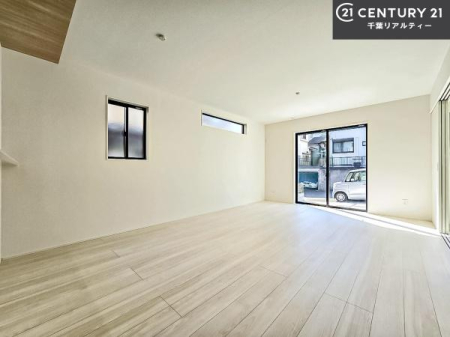 ���r���O �J�����̂���L�XLDK�I�\�t�@�[��_�C�j���O�e�[�u����u���Ă������ɂȂ�Ȃ��̂ŉ��K�ɉ߂����܂��I�R�~���j�P�[�V���������₷�����r���O�ł��I