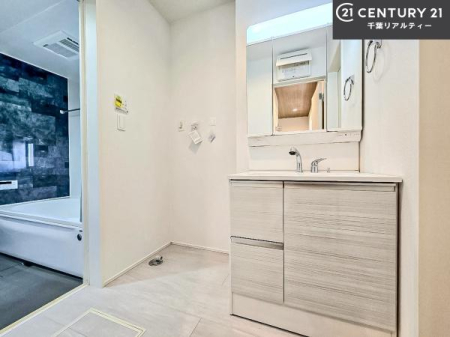 ���ʑ�E���ʏ� �O�ʋ��d�l�̐��ʏ��́A�g�����Ȃ݂����₷������I���͎��[�ɂȂ��Ă��܂��B�h���C���[�₨���ϓ����Еt������̂Ő��ʑ������X�b�L���ƌ����邱�Ƃ��o���܂��I