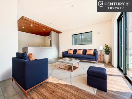 ���r���O �Ƌ��CG�p�[�X�ł��B��؂ȉƑ����W�܂邩�炱��LDK�ɂ͂�����肽���B
�q�����������C�ɏ΂��Ȃ��瑖�����Ă���p�����������u�L���Ƃɂ��ėǂ������v�Ǝv���u�Ԃł��B