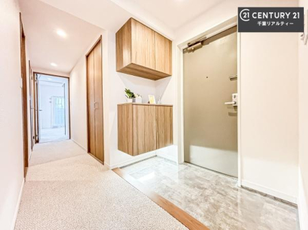 ���� �V���[�Y�{�b�N�X�t���Ȃ̂ŁA���ւ��Еt�����|�������₷���ł��I
�X�b�L���������ւŌ˂��J�����u�ԁA�������̂���S�n������Ԃ��o�}���Ă���܂��B