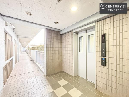 ���̑����p�� �G���x�[�^�[�����ŁA�����̈ړ����X���[�Y�B��K�ւ̃A�N�Z�X�����K�Ȃ��߁A���N�z�̕��⏬���Ȃ��q���܂����邲�ƒ�ɂ����S�ł��B���K���Ɨ��֐������˔������Z�܂��ł��B