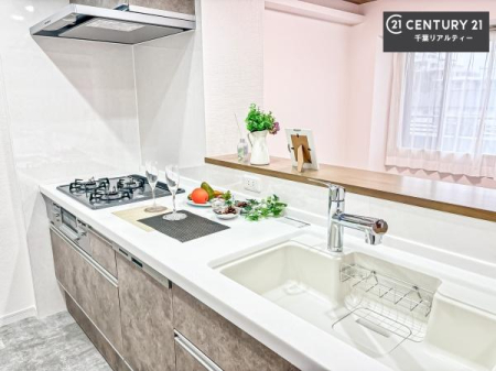 �L�b�`�� ��l�C�̑Ζʎ��V�X�e���L�b�`�����̗p���Ă��܂��I���Ƒ��̃R�~���j�P�[�V���������R�Ƒ�����݌v�ł��B
���q�l�ɂ��ڂ��͂��̂Ŋ������ł��ˁB�L�X�g���ĉ��K�ɍ�Ƃ��i�݂܂��B