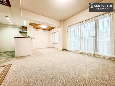 ���r���O �S�n�ǂ����r���O�͉Ƒ������R�ƏW�܂�܂��B�Ƒ��c�R�̎��Ԃ����������ł��B���Ƒ��ƁA����w�[���������Ԃ��߂��������ł��ˁB