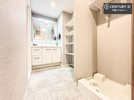 ���ʑ�E���ʏ� �O�ʋ��d�l�̐��ʏ��́A�g�����Ȃ݂����₷������I���͎��[�ɂȂ��Ă��܂��B�h���C���[�₨���ϓ����Еt������̂Ő��ʑ������X�b�L���ƌ����邱�Ƃ��o���܂��I