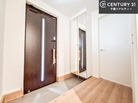 ���� �V���[�Y�{�b�N�X�t���Ȃ̂ŁA���ւ��Еt�����|�������₷���ł��I
�X�b�L���������ւŌ˂��J�����u�ԁA�������̂���S�n������Ԃ��o�}���Ă���܂��B

