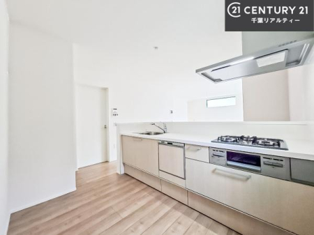 �L�b�`�� ��Ƃ����₷���V�X�e���L�b�`���ł��I���[����������t���Ă���̂ŁA�����X�y�[�X�ɕ���u���Ȃ��čςނ̂ŁA�L�X�g���āA���K�ɍ�Ƃ��ł��܂��I