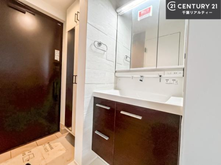 ���ʑ�E���ʏ� �O�ʋ��d�l�̐��ʏ��́A�g�����Ȃ݂����₷������I���͎��[�ɂȂ��Ă��܂��B�h���C���[�₨���ϓ����Еt������̂Ő��ʑ������X�b�L���ƌ����邱�Ƃ��o���܂��I