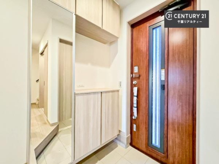 ���� �V���[�Y�{�b�N�X�t���Ȃ̂ŁA���ւ��Еt�����|�������₷���ł��I
�X�b�L���������ւŌ˂��J�����u�ԁA�������̂���S�n������Ԃ��o�}���Ă���܂��B
