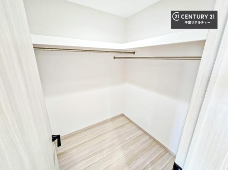 ���[ �t�@�~���[�N���[�N��������Z�܂��́A���[�͂Ɖ��K�������˔������ґ�ȋ�Ԑ݌v�B�ߗނ�o�b�O�A�G�ߕ��܂łЂƂ܂Ƃ߂ɂł��A���X�̐������ڂ������ƃX�}�[�g�ɁI