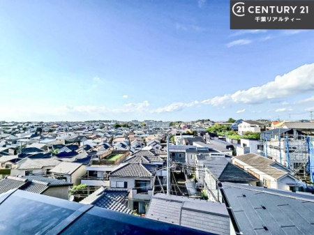 �Z�˂���̒��]�ʐ^ ������������Z��X�A���͂ɂ͍����������Ȃ��A�΂������󂪍L���J����������A
�z�����傫���Ղ��邱�Ƃ�����܂���B�C�����̗ǂ������ʂ蔲����X���݂ł��B