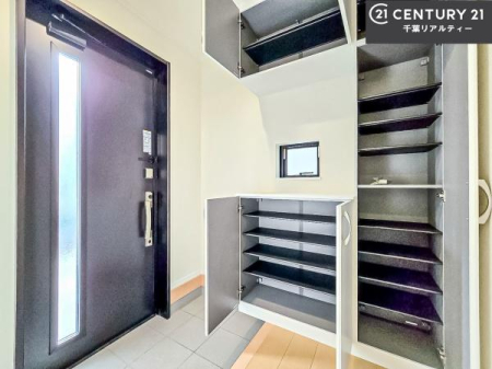 ���� �V���[�Y�{�b�N�X�t���Ȃ̂ŁA���ւ��Еt�����|�������₷���ł��I
�X�b�L���������ւŌ˂��J�����u�ԁA�������̂���S�n������Ԃ��o�}���Ă���܂��B
