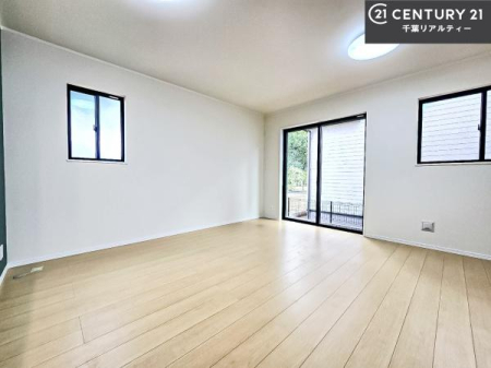 ���r���O �S�n�ǂ����r���O�͉Ƒ������R�ƏW�܂�܂��B�Ƒ��c�R�̎��Ԃ����������ł��B���Ƒ��ƁA����w�[���������Ԃ��߂��������ł��ˁB���邭�J���I�ȋ�Ԃł��B