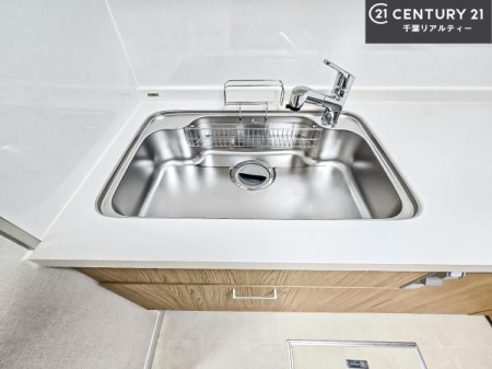 �L�b�`�� ���C�h�ȃV���N�ł��ˁI�������˂ɂ������������₷���Ǝ����y�X�d�l�̃V�X�e���L�b�`���ł��I
�f�U�C�����Ƌ@�\�������˂��L�b�`���Ő�����������܂��ˁI