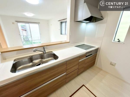 �L�b�`�� ��l�C�̑Ζʎ��V�X�e���L�b�`�����̗p���Ă��܂��I���Ƒ��̃R�~���j�P�[�V���������R�Ƒ�����݌v�ł��B
���q�l�ɂ��ڂ��͂��̂Ŋ������ł��ˁB���[�͂�����܂��I