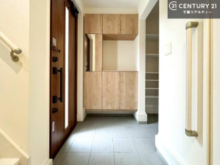 ���� �V���[�Y�{�b�N�X�t���Ȃ̂ŁA���ւ��Еt�����|�������₷���ł��I
�X�b�L���������ւŌ˂��J�����u�ԁA�������̂���S�n������Ԃ��o�}���Ă���܂��B
