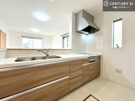 �L�b�`�� ��l�C�̑Ζʎ��V�X�e���L�b�`�����̗p���Ă��܂��I���Ƒ��̃R�~���j�P�[�V���������R�Ƒ�����݌v�ł��B
���q�l�ɂ��ڂ��͂��̂Ŋ������ł��ˁB���[�͂�����܂��I