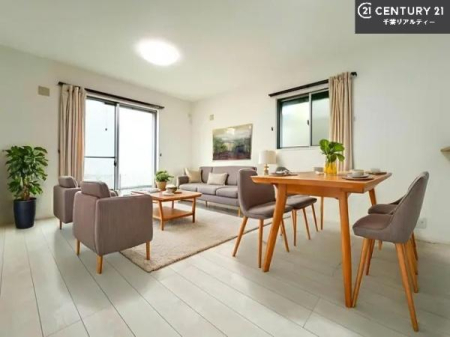 ���r���O �Ƌ��CG�p�[�X�ł��B�J�����̂���L�XLDK�I�\�t�@�[��_�C�j���O�e�[�u����u���Ă������ɂȂ�Ȃ��̂ŉ��K�ɉ߂����܂��I�R�~���j�P�[�V���������₷�����r���O�ł��I