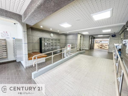 �G���g�����X �u�܂��͎��������I�����͂܂��������ȁB�v�Ƃ������q�l���劽�}�ł��I���Ј�x�A���⍇�����������B