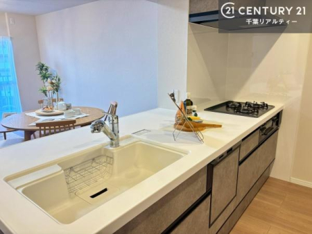 �L�b�`�� ���C�h�ȃV���N�ł��ˁI�������˂ɂ������������₷���Ǝ����y�X�d�l�̃V�X�e���L�b�`���ł��I
�f�U�C�����Ƌ@�\�������˂��L�b�`���Ő�����������܂��ˁI