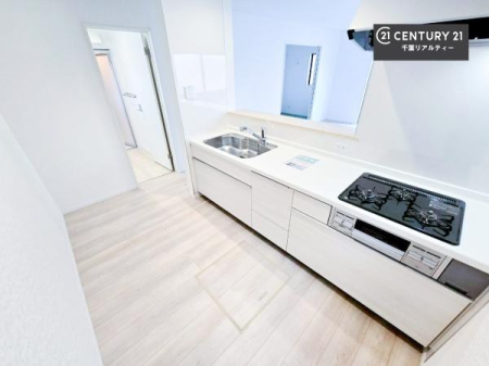 �L�b�`�� ��l�C�̑Ζʎ��V�X�e���L�b�`�����̗p���Ă��܂��I���Ƒ��̃R�~���j�P�[�V���������R�Ƒ�����݌v�ł��B
���q�l�ɂ��ڂ��͂��̂Ŋ������ł��ˁB�L�X�g���ĉ��K�ɍ�Ƃ��i�݂܂��B