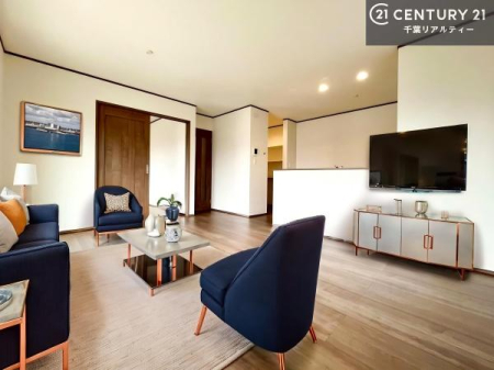 ���r���O �Ƌ��CG�p�[�X�ł��B�J�����̂���L�XLDK�I�\�t�@�[��_�C�j���O�e�[�u����u���Ă������ɂȂ�Ȃ��̂ŉ��K�ɉ߂����܂��I
�R�~���j�P�[�V���������₷�����r���O�ł��I