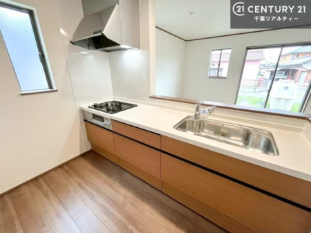 �L�b�`�� ��Ƃ����₷���V�X�e���L�b�`���ł��I���[����������t���Ă���̂ŁA�����X�y�[�X�ɕ���u���Ȃ��čςނ̂ŁA�L�X�g���āA���K�ɍ�Ƃ��ł��܂��I