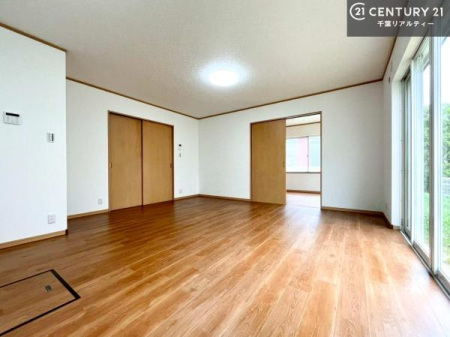 ���r���O �D�����z���܂肪���r���O����ł���ċ��S�n�̗ǂ���Ԃ����o���Ă���܂��I
���R�ƉƑ����W����b��������S�n�悢��ԁI