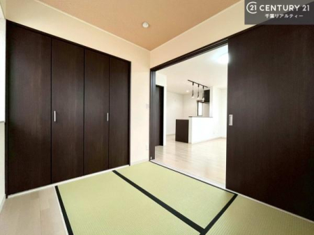 �a�� ���r���O�Ɨאڂ����a���ł��I�Ǝ��̋x�e�X�y�[�X��L�b�Y�X�y�[�X�Ƃ��Ċ��p����̂��悳�����ł��ˁI
�a���̎g�����͖�����I���[�X�y�[�X�������Ղ�ł��I