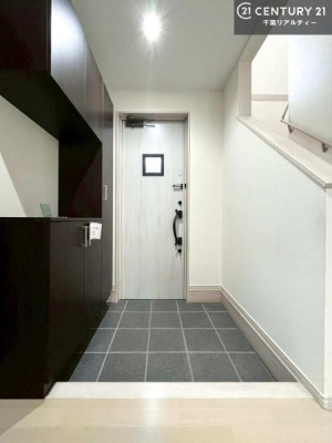 ���� �V���[�Y�{�b�N�X�t���Ȃ̂ŁA���ւ��Еt�����|�������₷���ł��I
�X�b�L���������ւŌ˂��J�����u�ԁA�������̂���S�n������Ԃ��o�}���Ă���܂��B