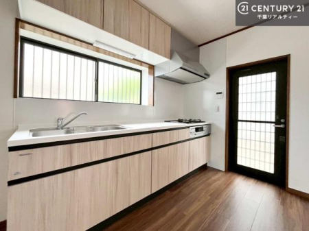 �L�b�`�� ��Ƃ����₷���V�X�e���L�b�`���ł��I���[����������t���Ă���̂ŁA�����X�y�[�X�ɕ���u���Ȃ��čςނ̂ŁA�L�X�g���āA���K�ɍ�Ƃ��ł��܂��I