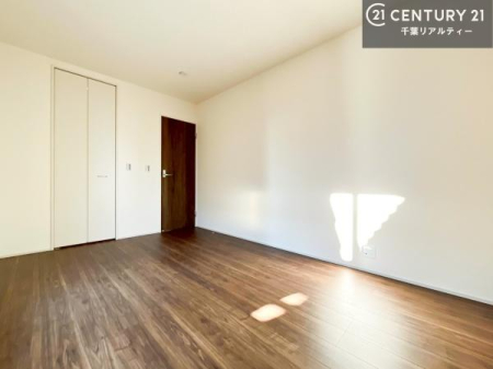 �q������ ���[�X�y�[�X���������Ă���A�ߗނ₨������A�w�p�i�Ȃǂ��������萮���ł��܂��B���������L���g���邽�߁A���K�Ő������Z��Ԃ��������܂��B