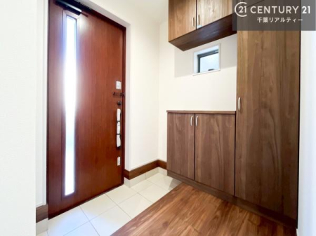 ���� �V���[�Y�{�b�N�X�t���Ȃ̂ŁA���ւ��Еt�����|�������₷���ł��I
�X�b�L���������ւŌ˂��J�����u�ԁA�������̂���S�n������Ԃ��o�}���Ă���܂��B
