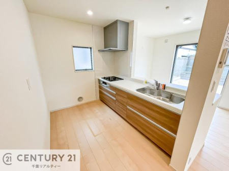 �L�b�`�� �y���d�l�z��l�C�̑Ζʎ��V�X�e���L�b�`�����̗p���Ă��܂��I���Ƒ��̃R�~���j�P�[�V���������R�Ƒ�����݌v�ł��B
���q�l�ɂ��ڂ��͂��̂Ŋ������ł��ˁB�L�X�g���ĉ��K�ɍ�Ƃ��i�݂܂��B