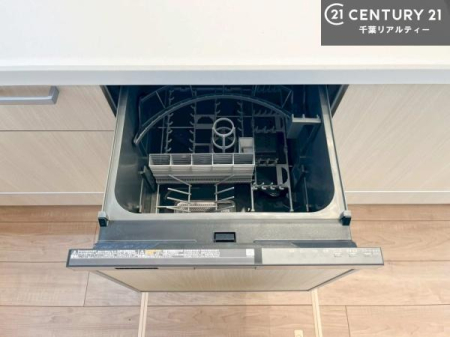 �L�b�`�� �H��@�t���̃L�b�`���ł��I�Z���������r��h�~�Ƃ��đ�ϊ��􂷂�֗��Ȏd�l�ł��I�r���g�C���Ȃ̂ŃL�b�`���̏ꏊ����炸�����X�y�[�X���L���g�����Ƃ��o���܂��I