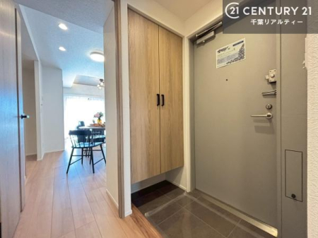 ���� �V���[�Y�{�b�N�X�t���Ȃ̂ŁA���ւ��Еt�����|�������₷���ł��I
�X�b�L���������ւŌ˂��J�����u�ԁA�������̂���S�n������Ԃ��o�}���Ă���܂��B