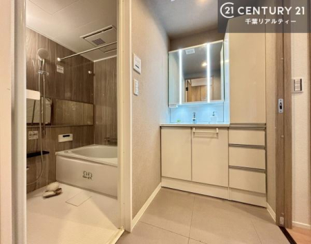 ���ʑ�E���ʏ� �O�ʋ��d�l�̐��ʏ��́A�g�����Ȃ݂����₷������I���͎��[�ɂȂ��Ă��܂��B�h���C���[�₨���ϓ����Еt������̂Ő��ʑ������X�b�L���ƌ����邱�Ƃ��o���܂��I