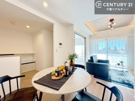 ���r���O �J�����̂���L�XLDK�I�\�t�@�[��_�C�j���O�e�[�u����u���Ă������ɂȂ�Ȃ��̂ŉ��K�ɉ߂����܂��I�R�~���j�P�[�V���������₷�����r���O�ł��I