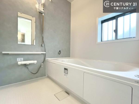 ���� �L�X�o�X�ň���̔������t���b�V���B�����L�΂���̂ŁA�����ɂ��������ƐZ����܂��ˁI�����̃o�X�^�C�����y���݂ɂȂ�܂��B