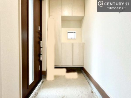 ���� �V���[�Y�{�b�N�X�t���Ȃ̂ŁA���ւ��Еt�����|�������₷���ł��I
�X�b�L���������ւŌ˂��J�����u�ԁA�������̂���S�n������Ԃ��o�}���Ă���܂��B
