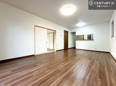 ���r���O �J�����̂���L�XLDK�I�\�t�@�[��_�C�j���O�e�[�u����u���Ă������ɂȂ�Ȃ��̂ŉ��K�ɉ߂����܂��I�R�~���j�P�[�V���������₷�����r���O�ł��I