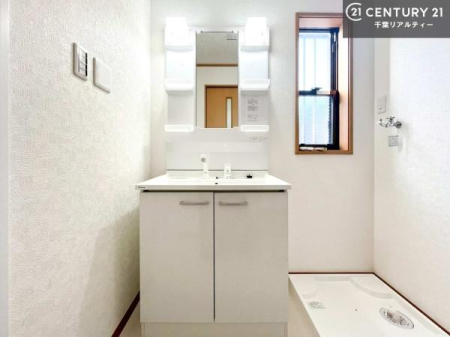 ���ʑ�E���ʏ� �g�Ȃ�𐮂�����ʏ��́A���������厖�ł��I������̐������̂��镵�͋C�����o�I�C�����悭���g�����������܂��B�L�X�����X�y�[�X���������ł��ˁI
