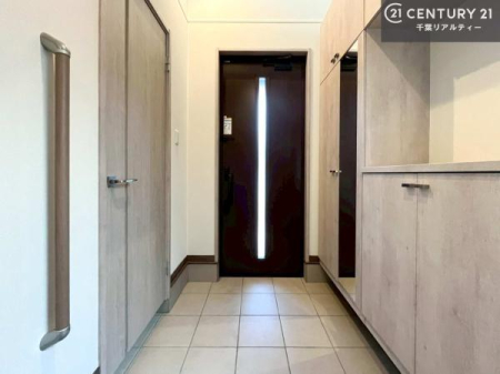 ���� �V���[�Y�{�b�N�X�t���Ȃ̂ŁA���ւ��Еt�����|�������₷���ł��I
�X�b�L���������ւŌ˂��J�����u�ԁA�������̂���S�n������Ԃ��o�}���Ă���܂��B
