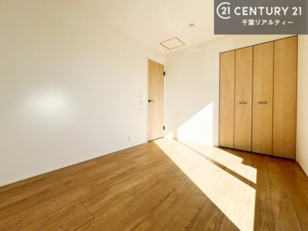 �q������ ���[�X�y�[�X���������Ă���A�ߗނ₨������A�w�p�i�Ȃǂ��������萮���ł��܂��B���������L���g���邽�߁A���K�Ő������Z��Ԃ��������܂��B