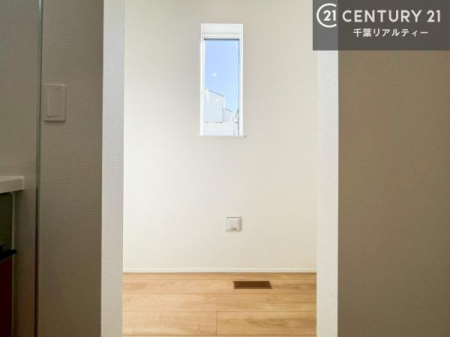 ���[ �p���g���[�t���I���Ă�������A�H�ނ̃X�g�b�N���X�b�L�����ڂ��邱�Ƃ��ł��܂��I
���񌻒n�ł��m���߂��������B