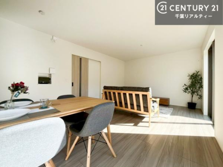 ���r���O �S�n�ǂ����r���O�͉Ƒ������R�ƏW�܂�܂��B�Ƒ��c�R�̎��Ԃ����������ł��B���Ƒ��ƁA����w�[���������Ԃ��߂��������ł��ˁB